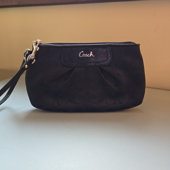 Coach Signature "C" Design Jacquard Fabric Patent Leather Black Wristlet - Picture 1 of 7